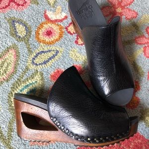 Dankso Limited Edition wedged sandals